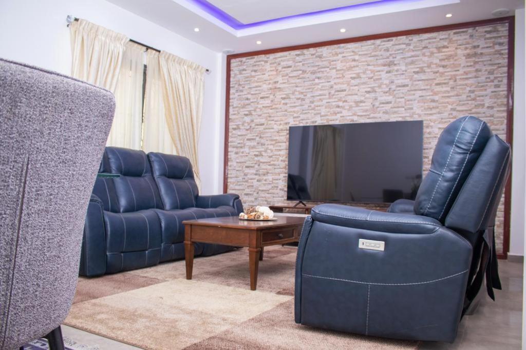 Luxury Suites Chester One Dakar Exterior photo